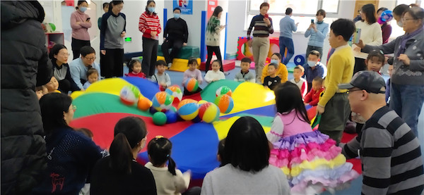 美吉姆煙臺(tái)萬達(dá)中心：成長金字塔-畢業(yè)典禮